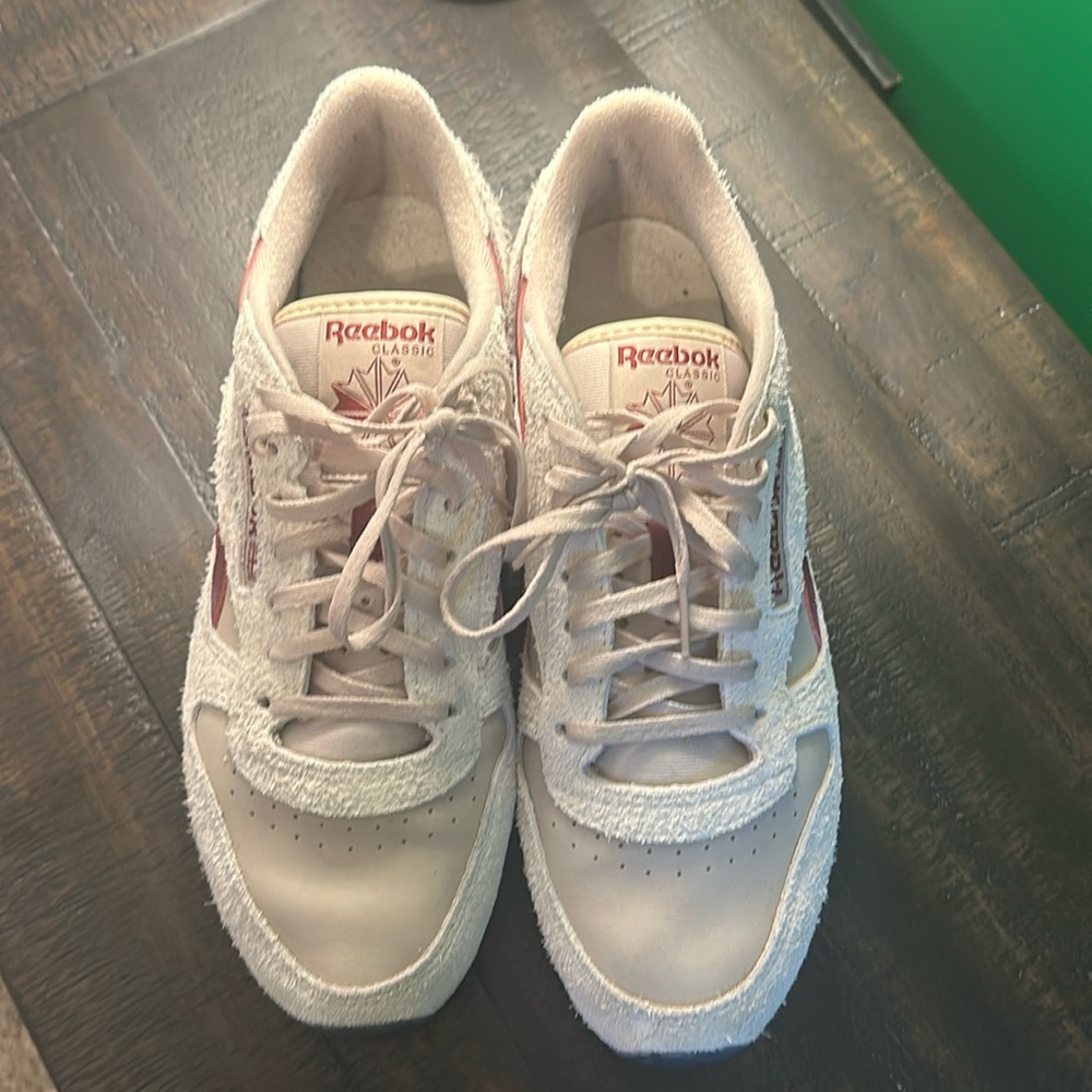 Reebok Classics Beige and Burgundy, Men’s size 9